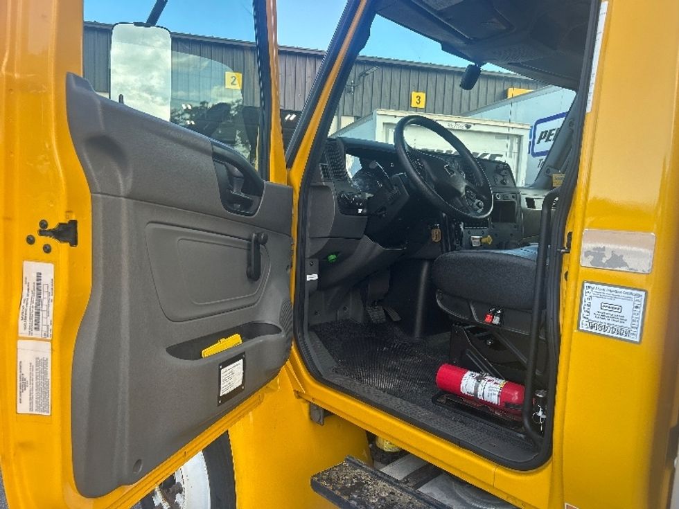 Medium Duty Box Truck-Light and Medium Duty Trucks-International-2021-MV607-Riviera Beach-FL-241,947\n\t\tmiles-$ 33,500 - Image 15