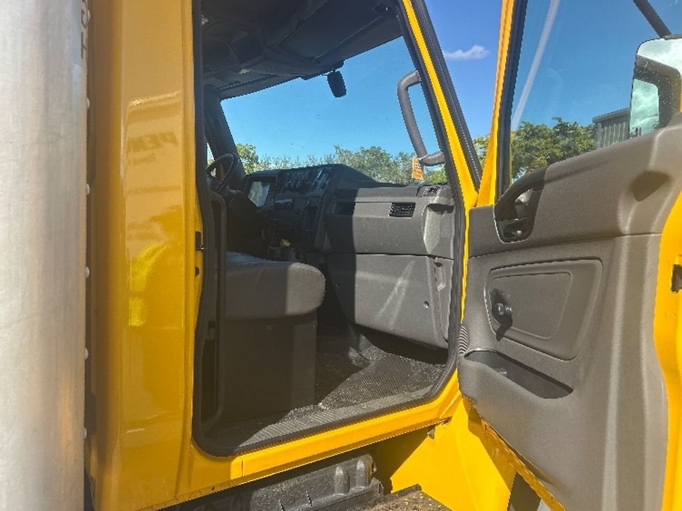 Medium Duty Box Truck-Light and Medium Duty Trucks-International-2021-MV607-Riviera Beach-FL-241,947\n\t\tmiles-$ 33,500 - Image 19