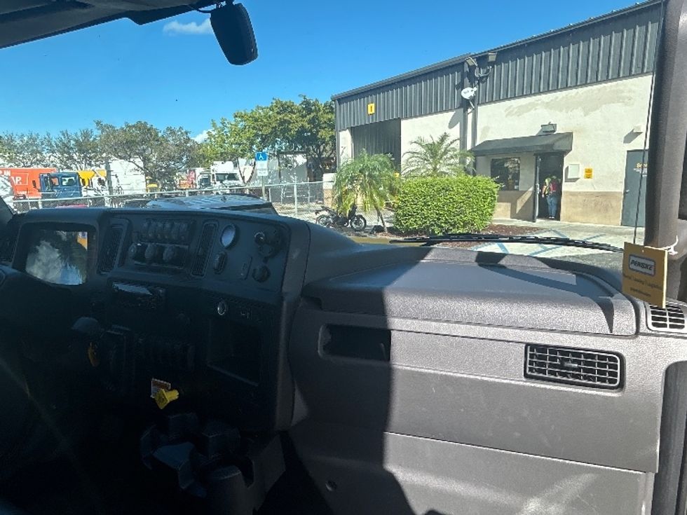 Medium Duty Box Truck-Light and Medium Duty Trucks-International-2021-MV607-Riviera Beach-FL-241,947\n\t\tmiles-$ 33,500 - Image 20