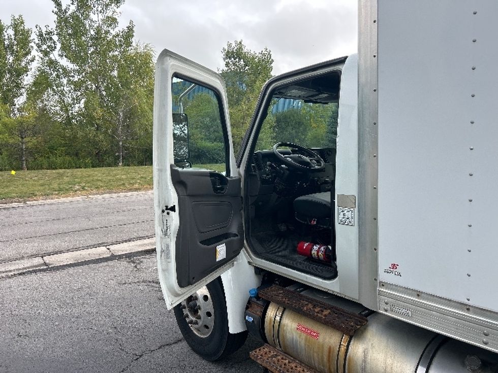 Medium Duty Box Truck-Light and Medium Duty Trucks-International-2021-MV607-Rochester-NY-157,574\n\t\tmiles-$ 42,250 - Image 16