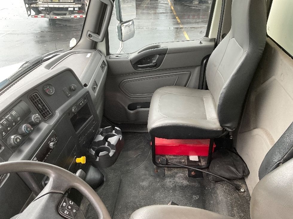 Medium Duty Box Truck-Light and Medium Duty Trucks-International-2021-MV607-Rochester-NY-157,574\n\t\tmiles-$ 42,250 - Image 19