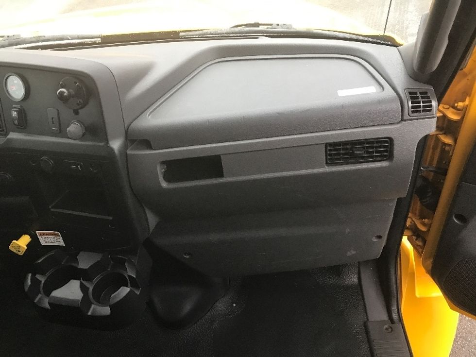 Medium Duty Box Truck-Light and Medium Duty Trucks-International-2021-MV607-Rochester-NY-200,646\n\t\tmiles-$ 41,000 - Image 20