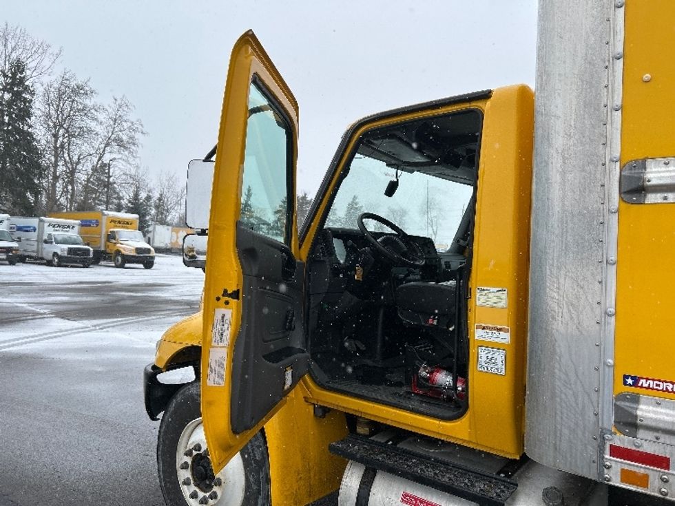 Medium Duty Box Truck-Light and Medium Duty Trucks-International-2021-MV607-Rochester-NY-224,526\n\t\tmiles-$ 38,750 - Image 15