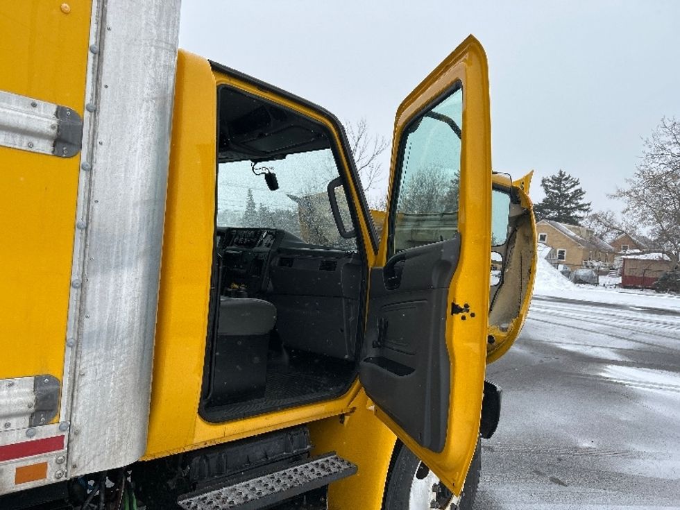 Medium Duty Box Truck-Light and Medium Duty Trucks-International-2021-MV607-Rochester-NY-224,526\n\t\tmiles-$ 38,750 - Image 19