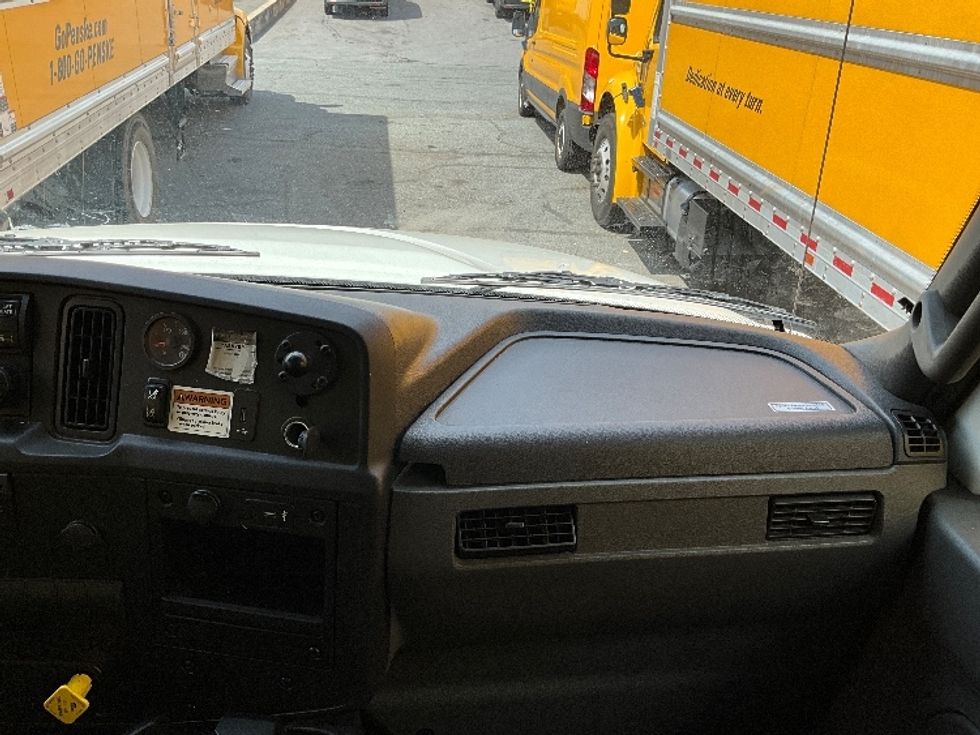 Medium Duty Box Truck-Light and Medium Duty Trucks-International-2021-MV607-Rockville-MD-153,357\n\t\tmiles-$ 59,250 - Image 19