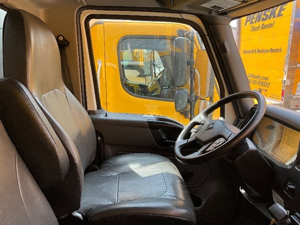 Medium Duty Box Truck-Light and Medium Duty Trucks-International-2021-MV607-Rockville-MD-153,357\n\t\tmiles-$ 59,250 - Image 20