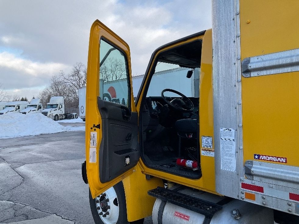 Medium Duty Box Truck-Light and Medium Duty Trucks-International-2021-MV607-Romulus-MI-220,972\n\t\tmiles-$ 34,750 - Image 16