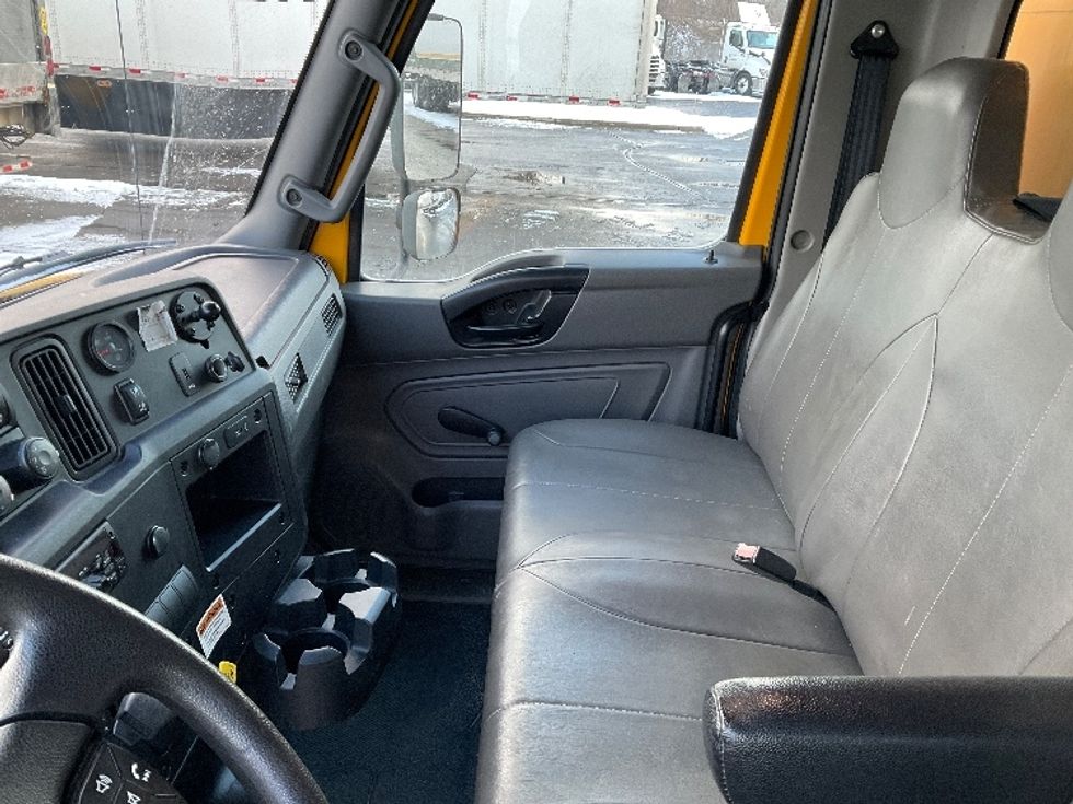 Medium Duty Box Truck-Light and Medium Duty Trucks-International-2021-MV607-Romulus-MI-220,972\n\t\tmiles-$ 34,750 - Image 19