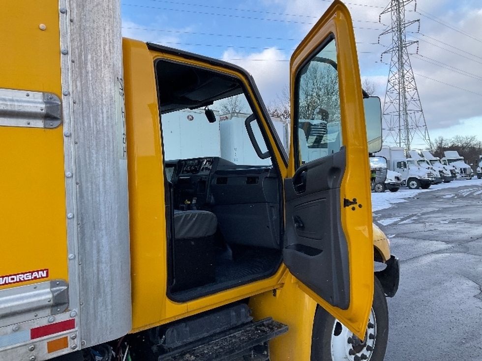 Medium Duty Box Truck-Light and Medium Duty Trucks-International-2021-MV607-Romulus-MI-220,972\n\t\tmiles-$ 34,750 - Image 20