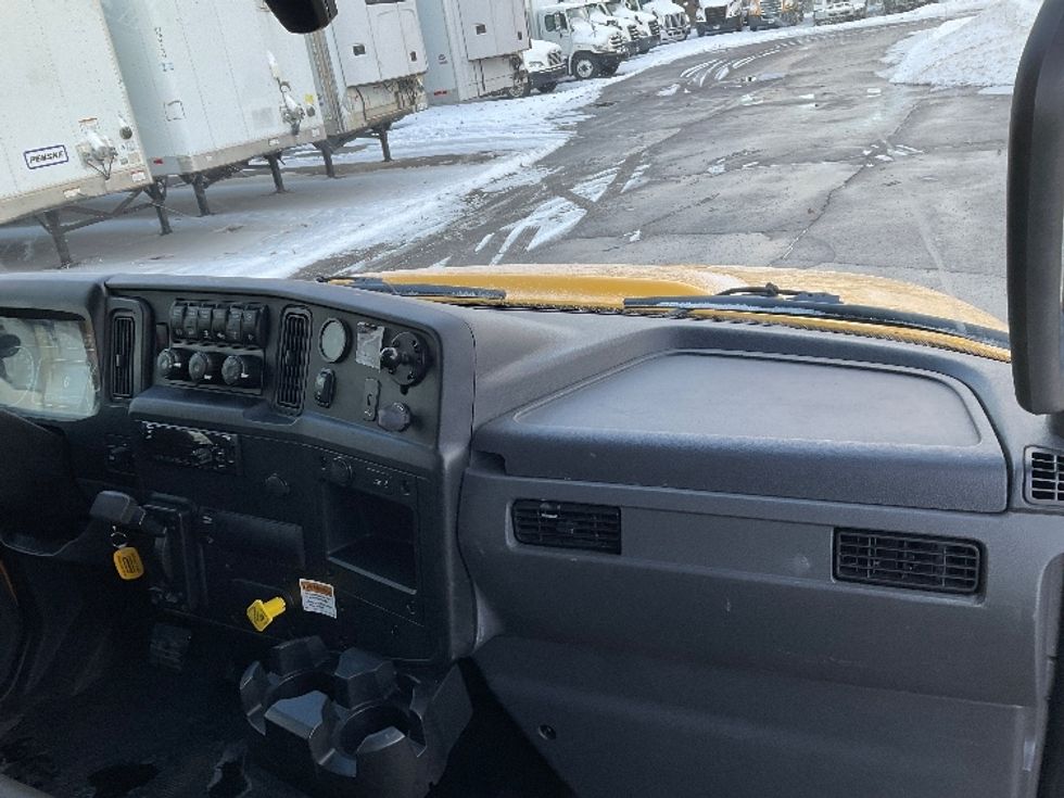 Medium Duty Box Truck-Light and Medium Duty Trucks-International-2021-MV607-Romulus-MI-220,972\n\t\tmiles-$ 34,750 - Image 21