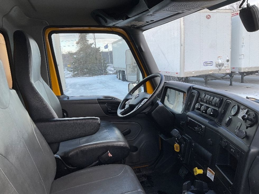 Medium Duty Box Truck-Light and Medium Duty Trucks-International-2021-MV607-Romulus-MI-220,972\n\t\tmiles-$ 34,750 - Image 22