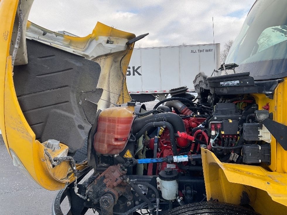 Medium Duty Box Truck-Light and Medium Duty Trucks-International-2021-MV607-Romulus-MI-220,972\n\t\tmiles-$ 34,750 - Image 24