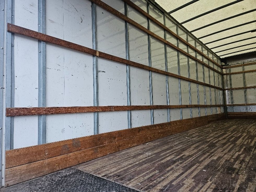 Medium Duty Box Truck-Light and Medium Duty Trucks-International-2021-MV607-Roseville-MN-218,948\n\t\tmiles-$ 37,250 - Image 11
