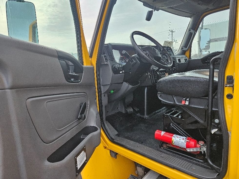 Medium Duty Box Truck-Light and Medium Duty Trucks-International-2021-MV607-Roseville-MN-218,948\n\t\tmiles-$ 37,250 - Image 16