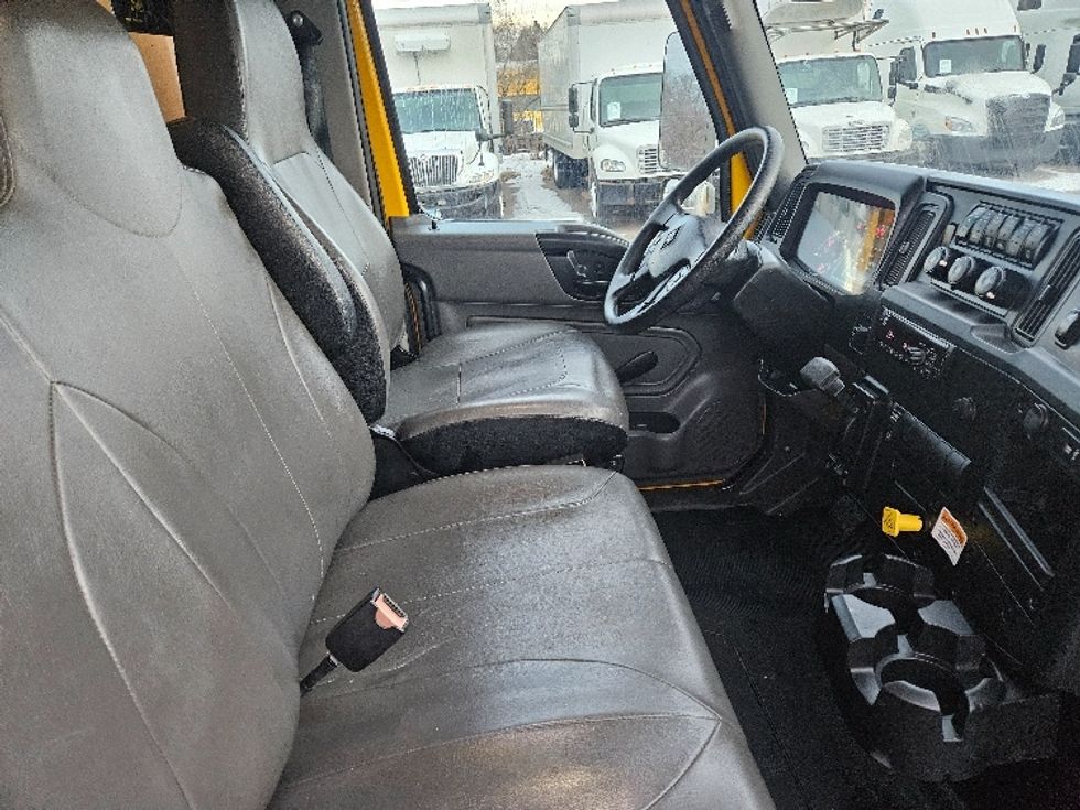 Medium Duty Box Truck-Light and Medium Duty Trucks-International-2021-MV607-Roseville-MN-218,948\n\t\tmiles-$ 37,250 - Image 22
