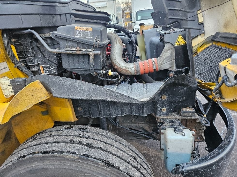 Medium Duty Box Truck-Light and Medium Duty Trucks-International-2021-MV607-Roseville-MN-218,948\n\t\tmiles-$ 37,250 - Image 23