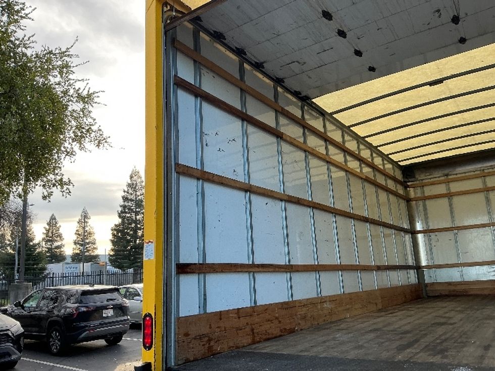 Medium Duty Box Truck-Light and Medium Duty Trucks-International-2021-MV607-Sacramento-CA-152,055\n\t\tmiles-$ 43,000 - Image 10