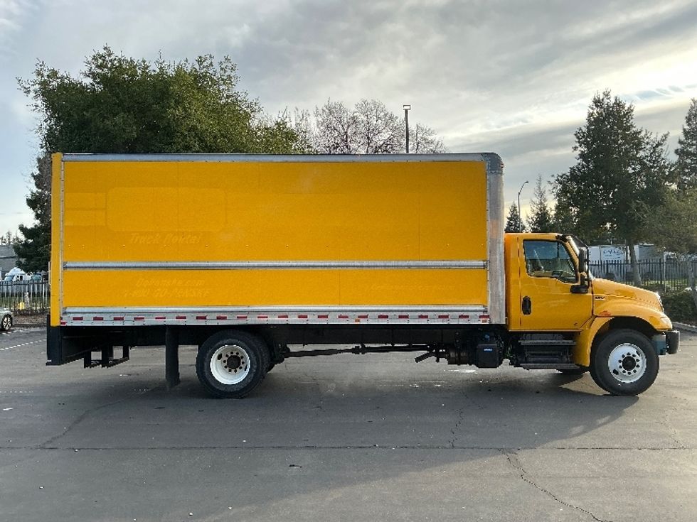 Medium Duty Box Truck-Light and Medium Duty Trucks-International-2021-MV607-Sacramento-CA-152,055\n\t\tmiles-$ 43,000 - Image 14
