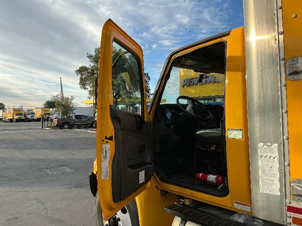 Medium Duty Box Truck-Light and Medium Duty Trucks-International-2021-MV607-Sacramento-CA-152,055\n\t\tmiles-$ 43,000 - Image 15