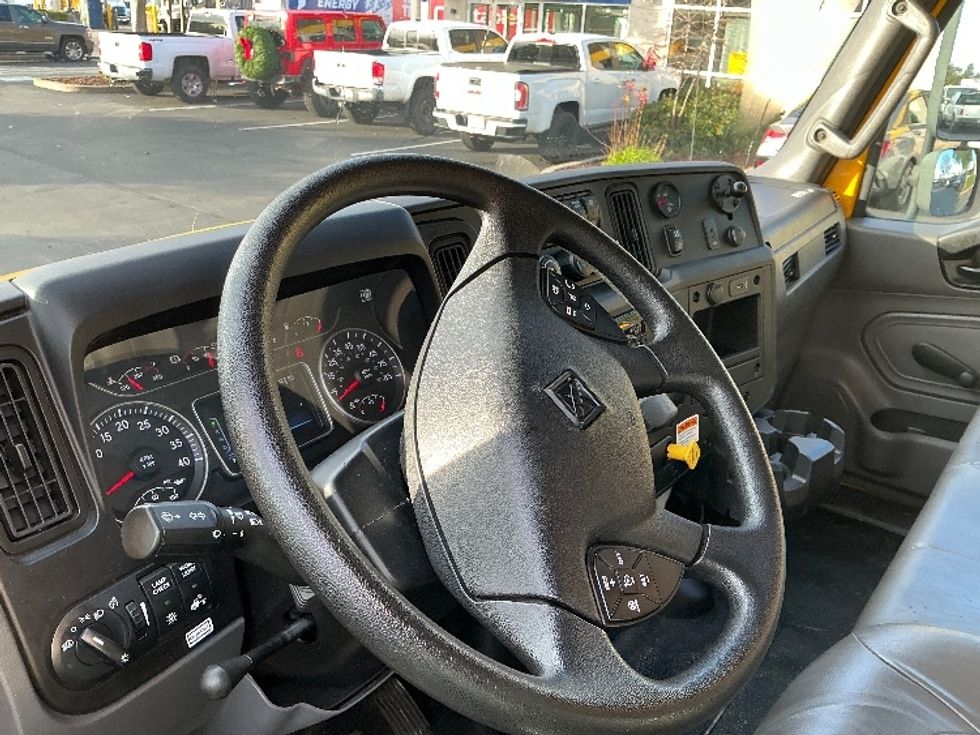Medium Duty Box Truck-Light and Medium Duty Trucks-International-2021-MV607-Sacramento-CA-152,055\n\t\tmiles-$ 43,000 - Image 16
