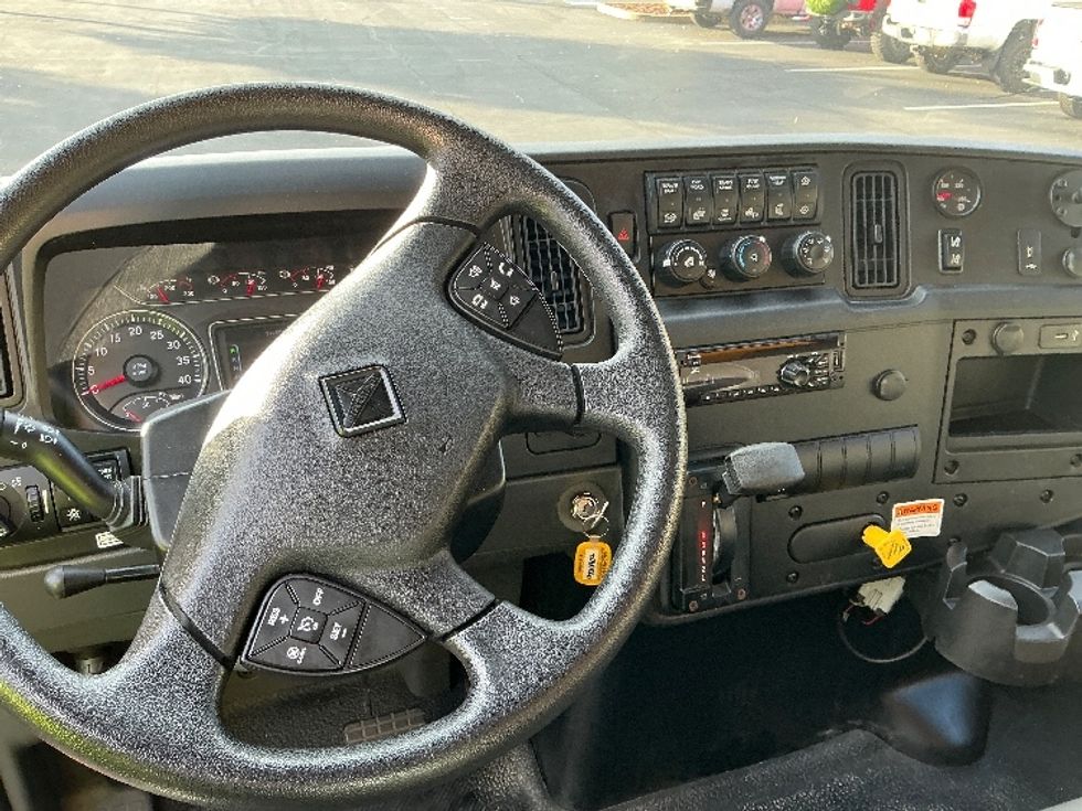 Medium Duty Box Truck-Light and Medium Duty Trucks-International-2021-MV607-Sacramento-CA-152,055\n\t\tmiles-$ 43,000 - Image 17