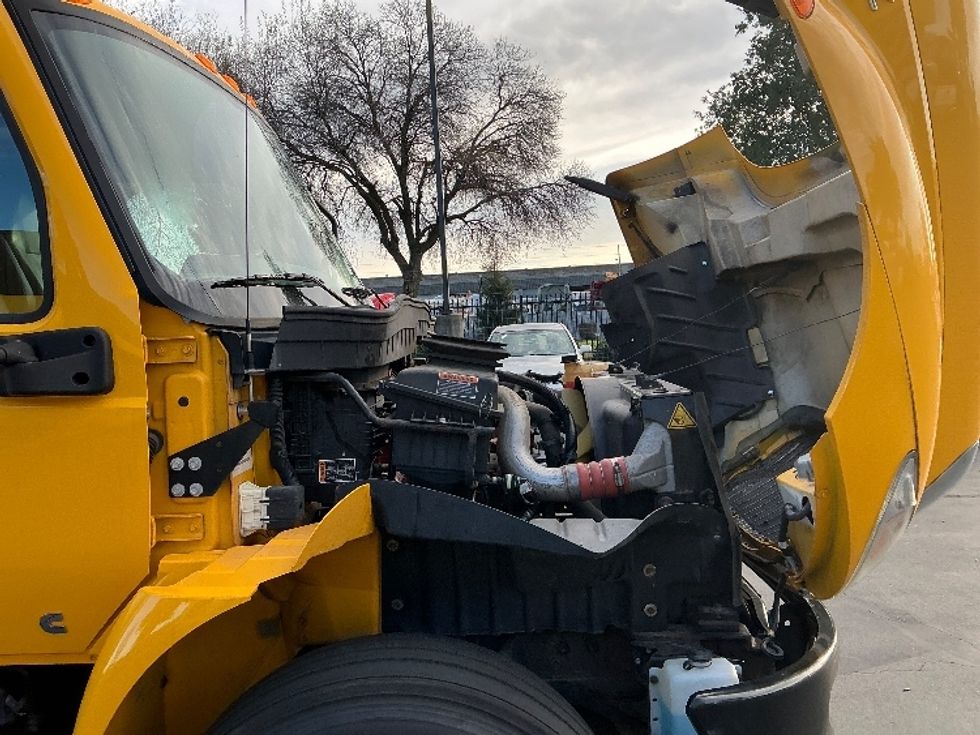 Medium Duty Box Truck-Light and Medium Duty Trucks-International-2021-MV607-Sacramento-CA-152,055\n\t\tmiles-$ 43,000 - Image 22