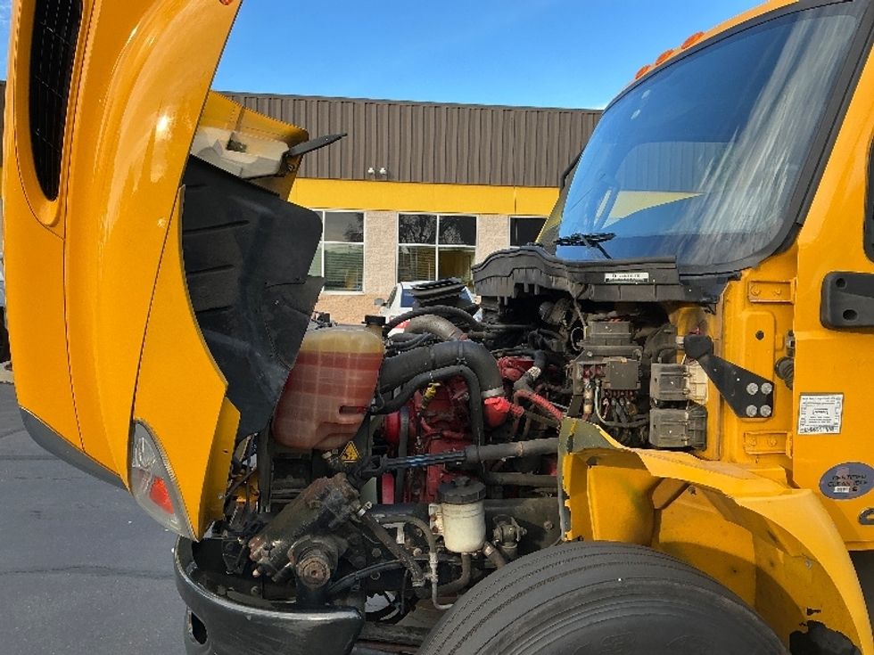 Medium Duty Box Truck-Light and Medium Duty Trucks-International-2021-MV607-Sacramento-CA-152,055\n\t\tmiles-$ 43,000 - Image 23