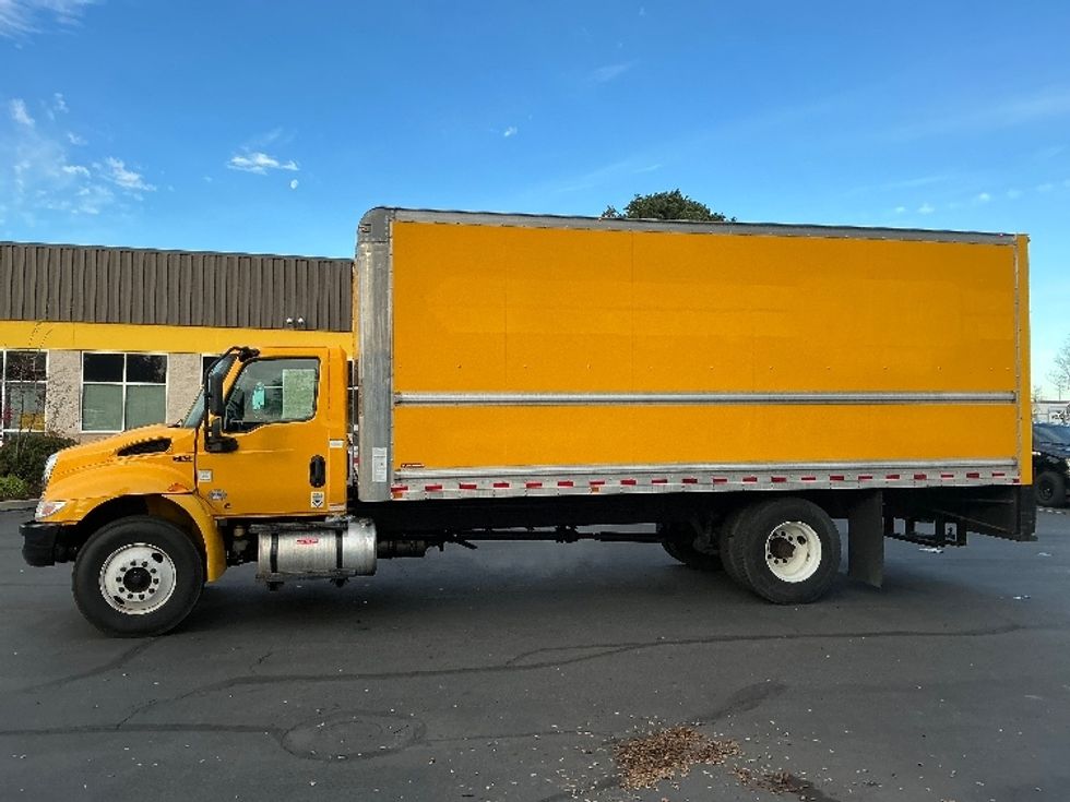 Medium Duty Box Truck-Light and Medium Duty Trucks-International-2021-MV607-Sacramento-CA-152,055\n\t\tmiles-$ 43,000 - Image 4