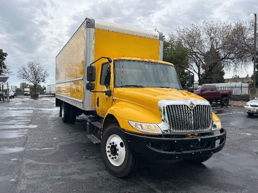 Medium Duty Box Truck-Light and Medium Duty Trucks-International-2021-MV607-Sacramento-CA-188,505\n\t\tmiles-$ 42,750 - Image 1
