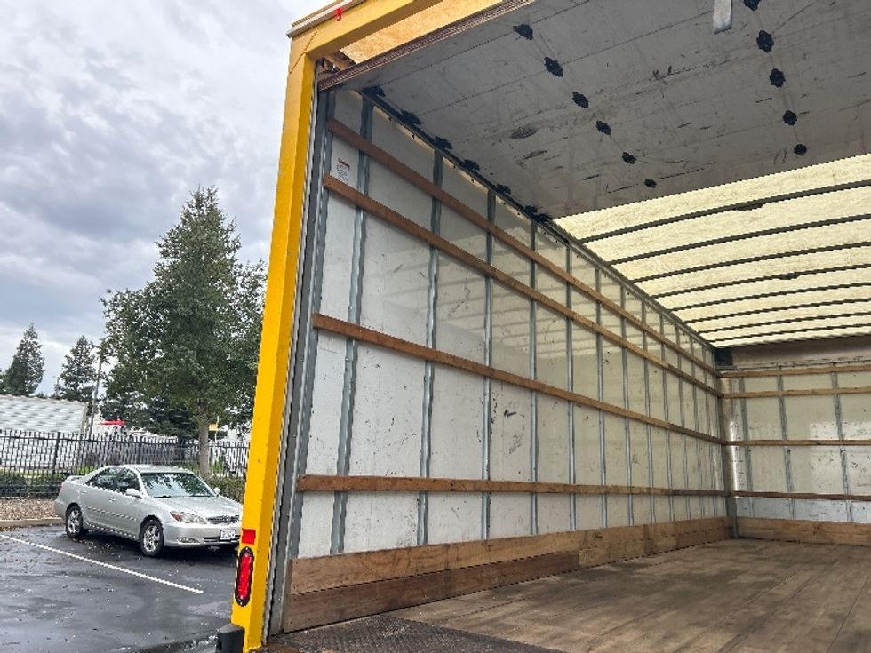 Medium Duty Box Truck-Light and Medium Duty Trucks-International-2021-MV607-Sacramento-CA-188,505\n\t\tmiles-$ 42,750 - Image 10