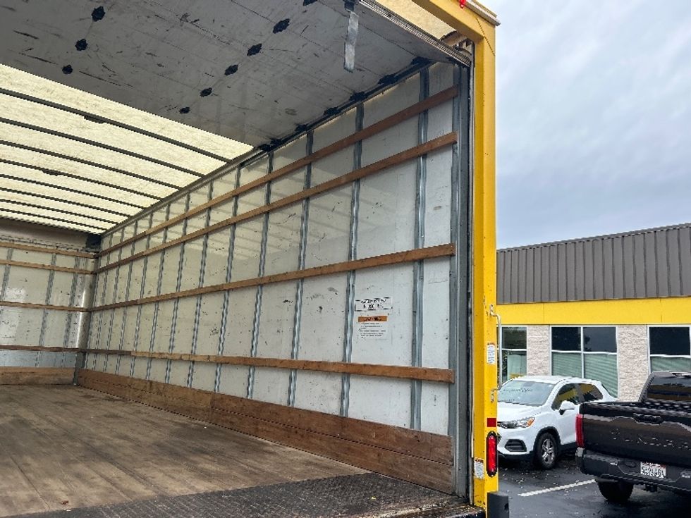 Medium Duty Box Truck-Light and Medium Duty Trucks-International-2021-MV607-Sacramento-CA-188,505\n\t\tmiles-$ 42,750 - Image 11