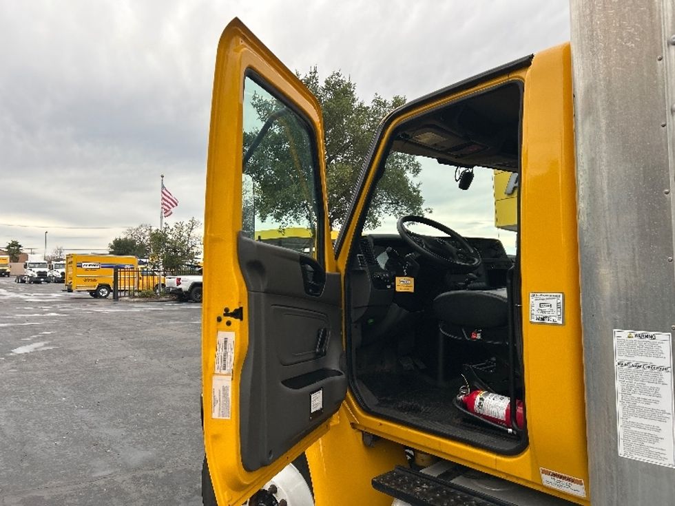 Medium Duty Box Truck-Light and Medium Duty Trucks-International-2021-MV607-Sacramento-CA-188,505\n\t\tmiles-$ 42,750 - Image 15