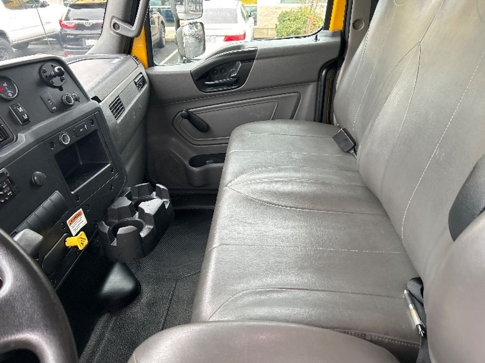 Medium Duty Box Truck-Light and Medium Duty Trucks-International-2021-MV607-Sacramento-CA-188,505\n\t\tmiles-$ 42,750 - Image 18