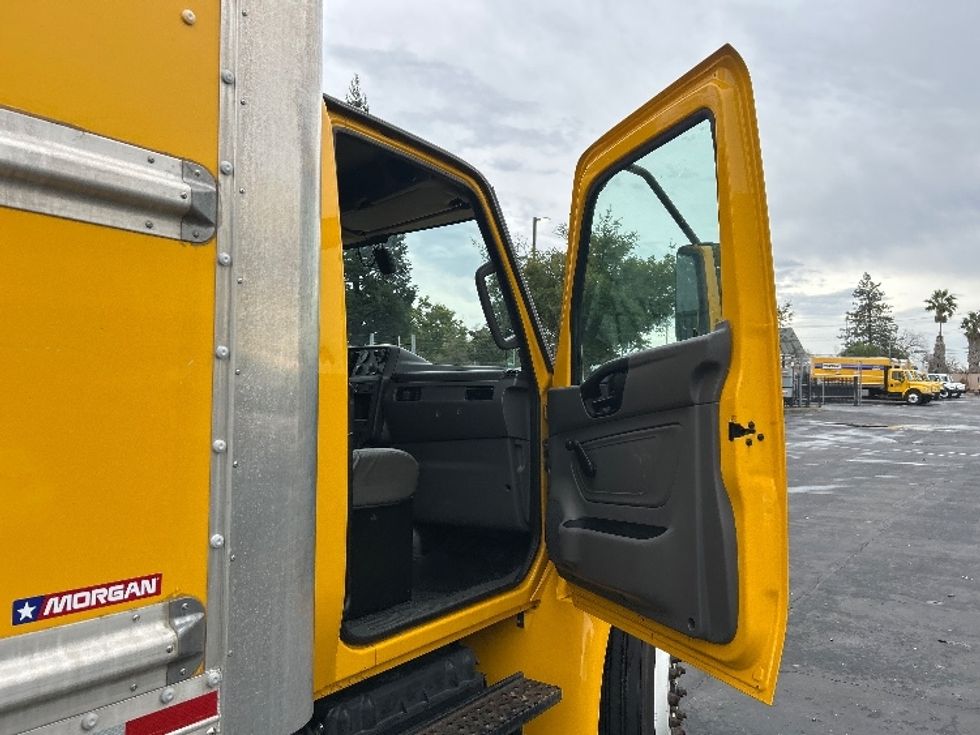 Medium Duty Box Truck-Light and Medium Duty Trucks-International-2021-MV607-Sacramento-CA-188,505\n\t\tmiles-$ 42,750 - Image 19
