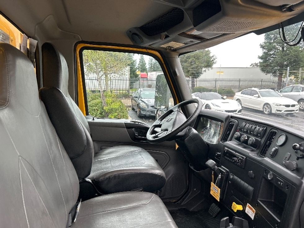 Medium Duty Box Truck-Light and Medium Duty Trucks-International-2021-MV607-Sacramento-CA-188,505\n\t\tmiles-$ 42,750 - Image 21