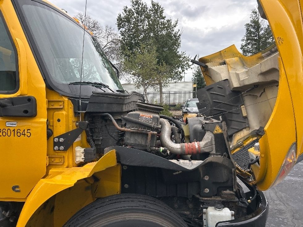 Medium Duty Box Truck-Light and Medium Duty Trucks-International-2021-MV607-Sacramento-CA-188,505\n\t\tmiles-$ 42,750 - Image 22