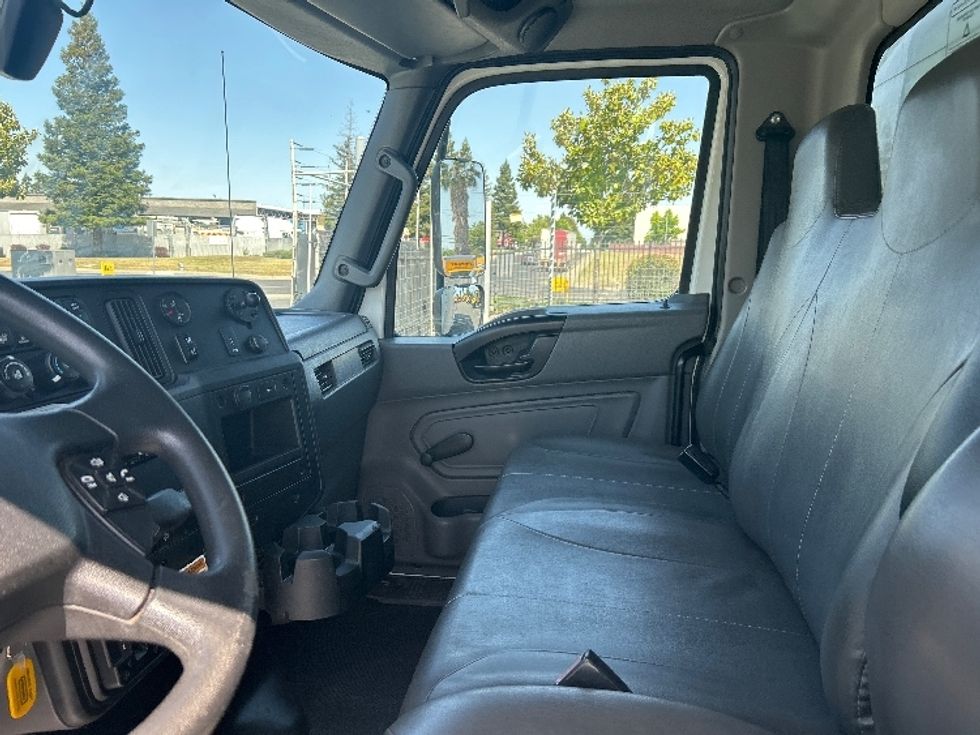 Medium Duty Box Truck-Light and Medium Duty Trucks-International-2021-MV607-Sacramento-CA-189,460\n\t\tmiles-$ 53,750 - Image 19