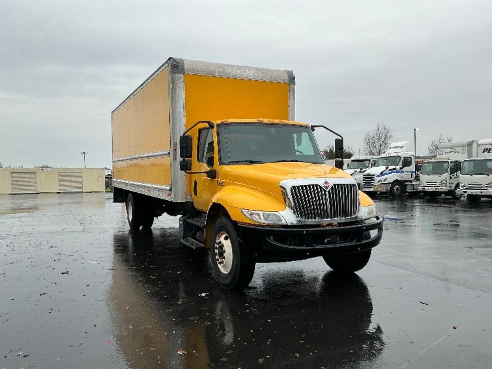 Medium Duty Box Truck-Light and Medium Duty Trucks-International-2021-MV607-Sacramento-CA-190,696\n\t\tmiles-$ 43,500 - Image 1