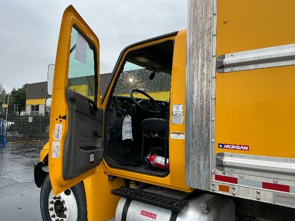 Medium Duty Box Truck-Light and Medium Duty Trucks-International-2021-MV607-Sacramento-CA-190,696\n\t\tmiles-$ 43,500 - Image 16