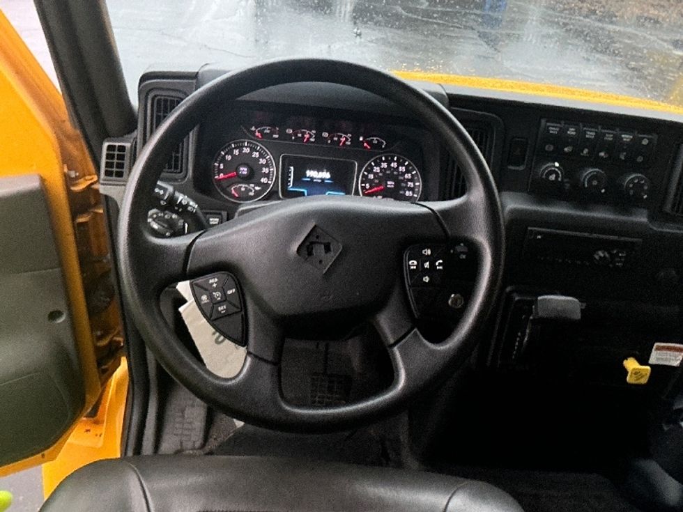 Medium Duty Box Truck-Light and Medium Duty Trucks-International-2021-MV607-Sacramento-CA-190,696\n\t\tmiles-$ 43,500 - Image 18