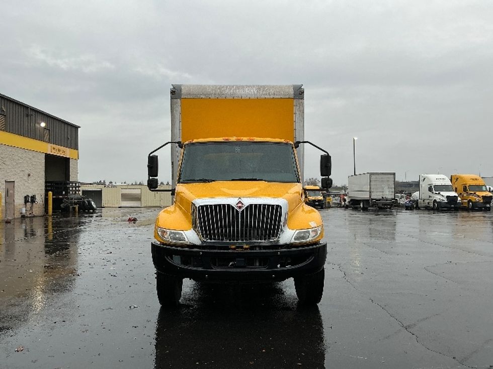 Medium Duty Box Truck-Light and Medium Duty Trucks-International-2021-MV607-Sacramento-CA-190,696\n\t\tmiles-$ 43,500 - Image 2