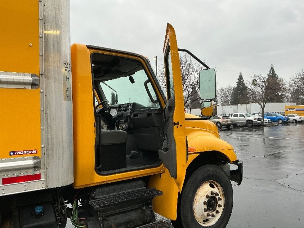 Medium Duty Box Truck-Light and Medium Duty Trucks-International-2021-MV607-Sacramento-CA-190,696\n\t\tmiles-$ 43,500 - Image 20