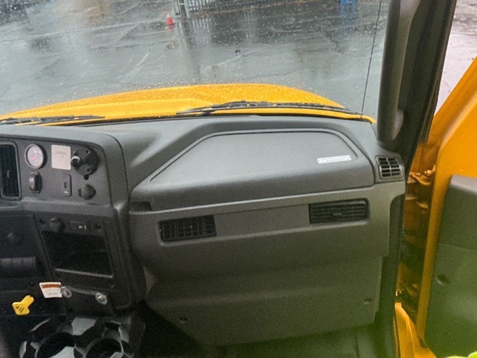 Medium Duty Box Truck-Light and Medium Duty Trucks-International-2021-MV607-Sacramento-CA-190,696\n\t\tmiles-$ 43,500 - Image 21