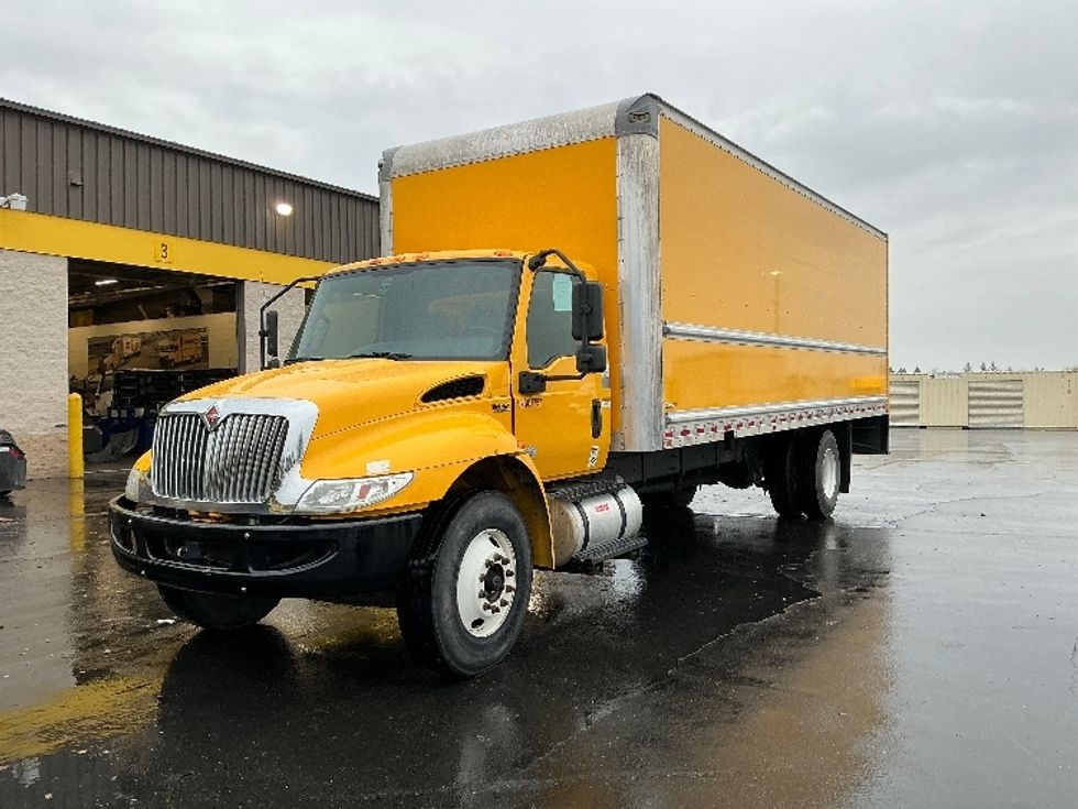 Medium Duty Box Truck-Light and Medium Duty Trucks-International-2021-MV607-Sacramento-CA-190,696\n\t\tmiles-$ 43,500 - Image 3
