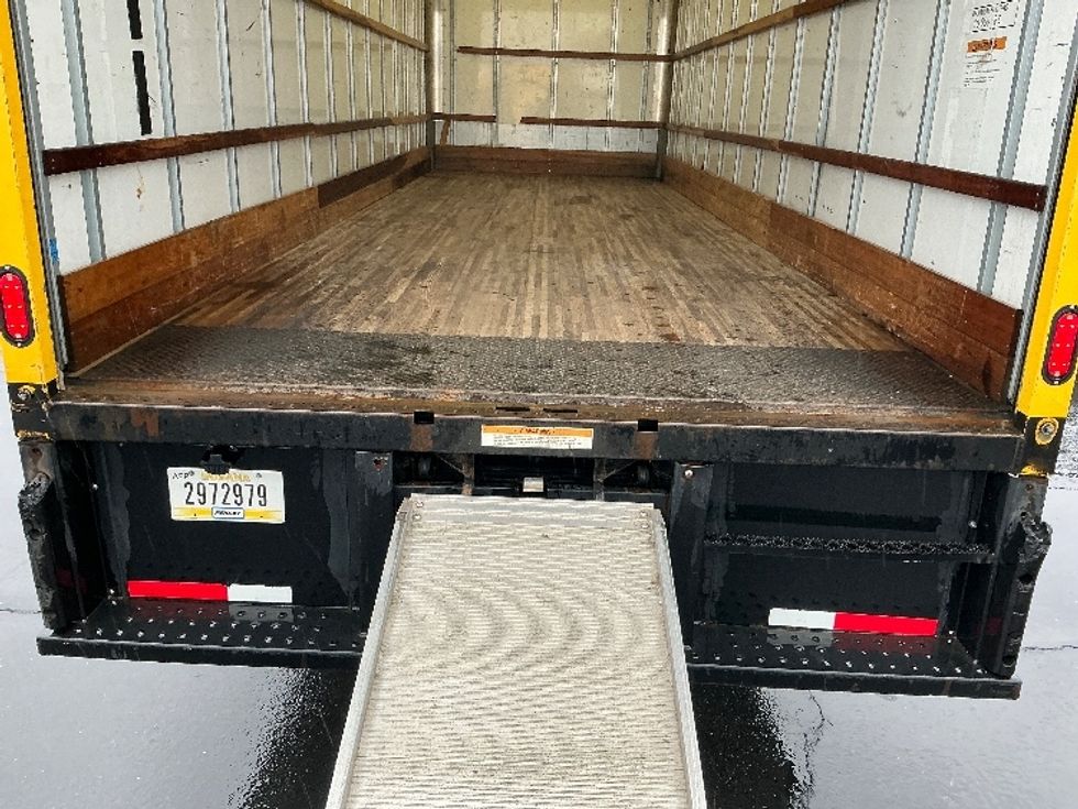 Medium Duty Box Truck-Light and Medium Duty Trucks-International-2021-MV607-Sacramento-CA-193,703\n\t\tmiles-$ 43,250 - Image 10