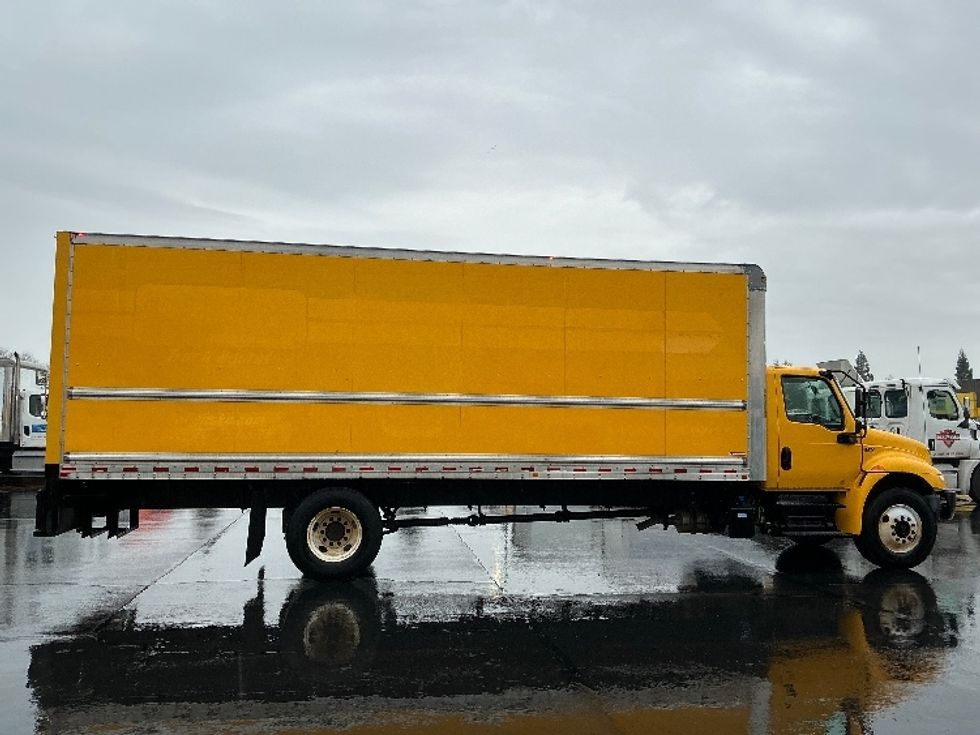 Medium Duty Box Truck-Light and Medium Duty Trucks-International-2021-MV607-Sacramento-CA-193,703\n\t\tmiles-$ 43,250 - Image 15
