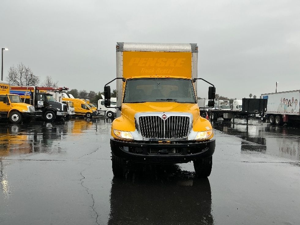 Medium Duty Box Truck-Light and Medium Duty Trucks-International-2021-MV607-Sacramento-CA-193,703\n\t\tmiles-$ 43,250 - Image 2