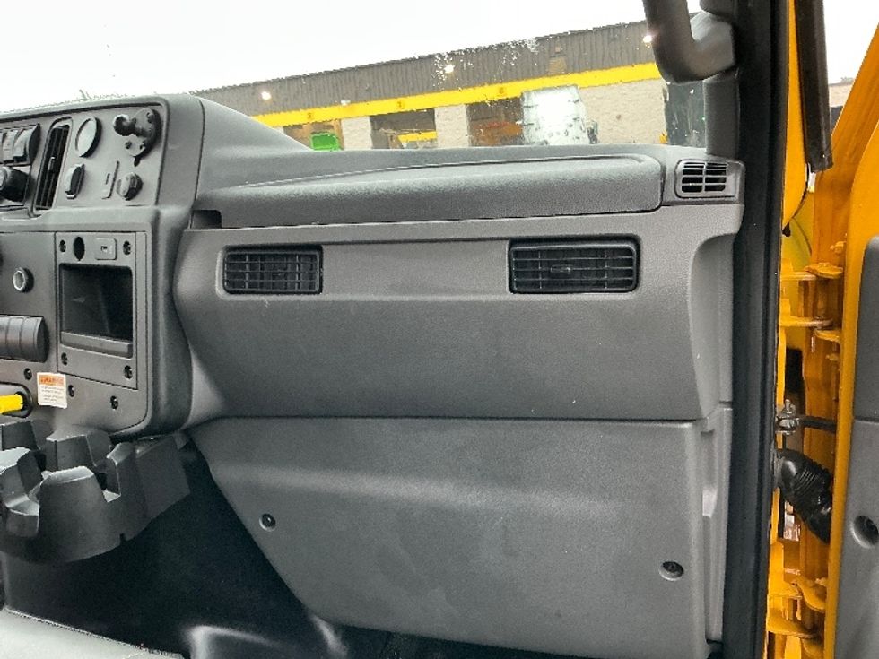 Medium Duty Box Truck-Light and Medium Duty Trucks-International-2021-MV607-Sacramento-CA-193,703\n\t\tmiles-$ 43,250 - Image 21