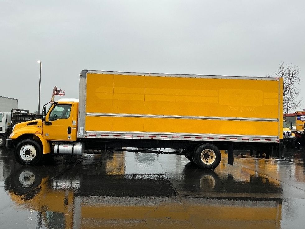 Medium Duty Box Truck-Light and Medium Duty Trucks-International-2021-MV607-Sacramento-CA-193,703\n\t\tmiles-$ 43,250 - Image 4