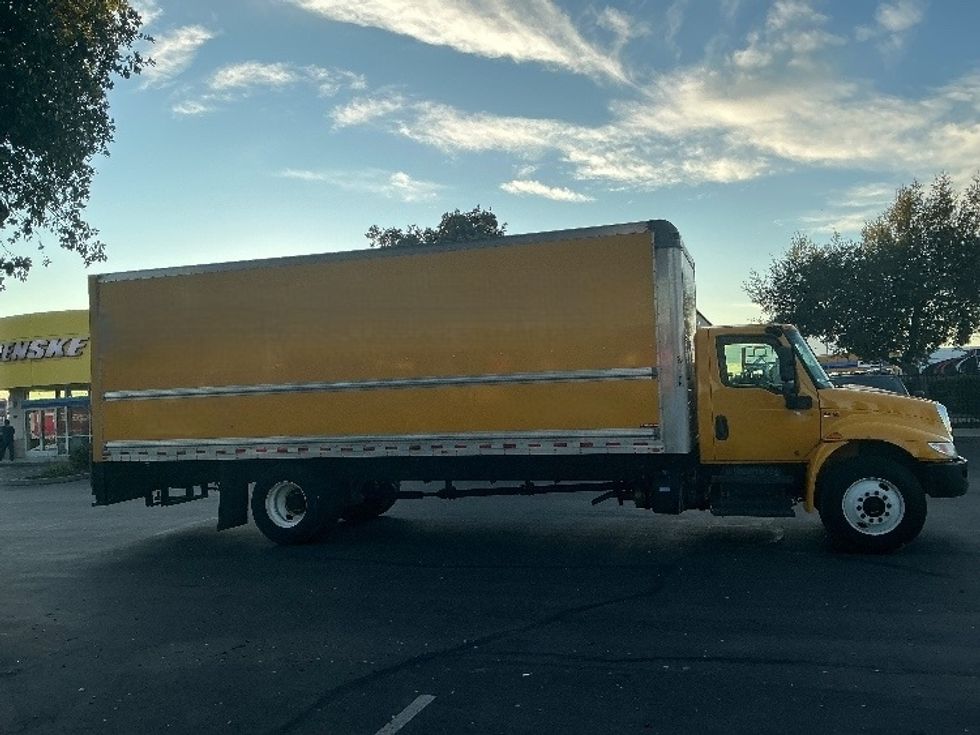 Medium Duty Box Truck-Light and Medium Duty Trucks-International-2021-MV607-Sacramento-CA-198,259\n\t\tmiles-$ 42,500 - Image 15